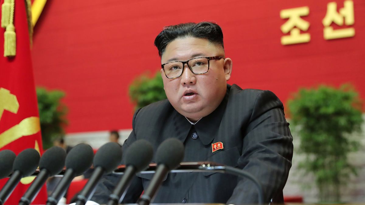 Kim Čong-un opět chřestí jadernými zbraněmi. „Máme téměř ukončený vývoj ponorky,“ tvrdí